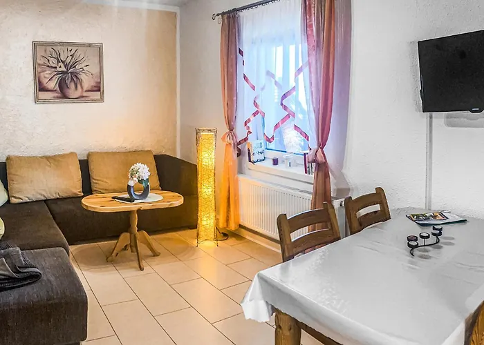 Doppelhaushaelfte * كلينك